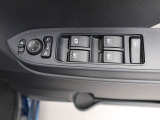 パワーウィンドゥ 運転席ドアスイッチ照明付です。電動格納ミラーも手元でワンモーションで可能です。