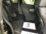 後席もゆったり乗車していただけます。