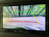 【バックカメラ】駐車時に後方がリアルタイム映像で確認できます。大型商業施設や立体駐車場での駐車時や、夜間のバック時に大活躍!運転スキルに関わらず、今や必須となった装備のひとつです!