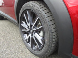 CX-3にマッチしたデザインの純正18インチアルミホイールです。