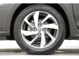 「中古車ハイブリッド保証」付き。ハイブリッド機構を無償で保証します。保証期間は、初度登録年月から10年目まで、またはロングラン保証が終わってから3年間。ただし累計走行距離が20万km以内です。