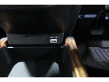 スマートフォンなどの音楽再生が可能なUSB接続ジャック装備車両です♪♪♪