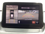 狭い場所での駐車やすれ違いなどでより的確な運転操作に役立つ360&deg;ビューモニターが装備されています。