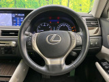 【純正革巻きステアリング】上質な革を使用することで、手にしっかり馴染みとても運転しやすいハンドルです♪