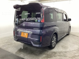 スポーティー&スタイリッシュな、大型テールゲートスポイラー