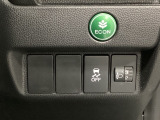 ハンドルの右側にはヘッドライトレベライザーとVSA(ABS+TCS+横滑り抑制)の解除スイッチがついています。ヘッドライトレベライザーは道路状況や積荷の加重に応じてライトの高さを調節できます。