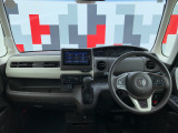 インパネ全体:視界が開けて前が見やすい設計です!安全に運転できます!