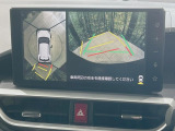 【パノラミックビューモニター】専用のカメラにより、上から見下ろしたような視点で360度クルマの周囲を確認することができます☆死角部分も確認しやすく、狭い場所での切り返しや駐車もスムーズに行えます。