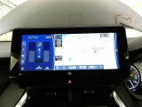 【ディスプレイオーディオ】・・・大型ディスプレイに各種オーディオ機能(AM/FMチューナー、Bluetooth対応)とスマートフォン連携機能を搭載。