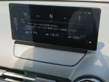 【マツダコネクト】  オーディオ操作、車両装備、ナビ案内など、統合的にモニターできる見やすいサイズのディスプレイです。
