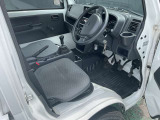 ガラスエリアが広く見晴らしのいい運転席。