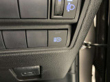 対向車がいないとき、見通しの悪い道路は暗くて怖いですよね。。。こちらのクルマはオートマチックハイビーム搭載です!対向車の有無で自動でハイ・ロウビームに切り替えます。