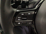 ステアリングリモコンは、運転中でも簡単に音量調整やチャンネル変更もできます!わき見運転防止にもつながるので安心です♪