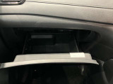 車検証入れになどにも使える便利な収納BOXあります。