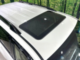 車内の解放感が一気に上がる大型サンルーフ!季節を問わず開放的で快適なドライブをお楽しみいただけます。流通量も少なく希少価値の高い人気の装備です♪