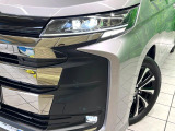 【LEDヘッドライト】悪天候や夜間走行時も良好な視界を確保し安心して運転できる高輝度LEDヘッドライトを装備!点灯速度が早く、消費電力も抑えられています。