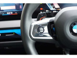 ドライバーが任意で設定した速度をベースに、先行車との車間距離を維持しながら自動で加減速を行い高速走行をサポート。車両停止や再加速も自動で行います