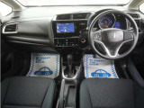 運転にかかわる様々な操作を安全に行えるように視点移動が少なく、操作性に配慮されたスイッチ類が凝縮されたコクピットです。