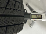 冬タイヤの残り溝は6.6mmです。スリップラインからは4.9mmとなっております。