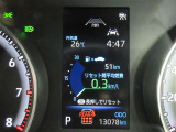 ディスプレイには、平均燃費、外気温、航続可能距離などの情報が表示されます。