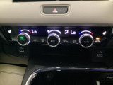 ダブルエアコンは、運転席と助手席でそれぞれ異なる温度を設定できます。