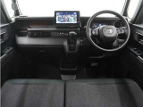◆視界広々で非常に運転しやすくロングドライブでも疲れを感じさせないすっきりとまとまったインパネ周りです。