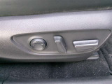 パワーシート搭載。微妙な調整が手軽にでき、ピッタリのポジションで運転することが可能です。