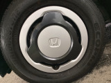 足元をおしゃれに演出するデザイン性の高いホイールキャップを装備。汚れが落としやすく、お手入れも簡単です。