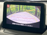 【バックカメラ】駐車時に後方がリアルタイム映像で確認できます。大型商業施設や立体駐車場での駐車時や、夜間のバック時に大活躍!運転スキルに関わらず、今や必須となった装備のひとつです!