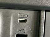 (Type-C〈3A〉)USBチャージャー搭載。スマートフォンなどの充電にとっても便利です