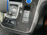オートブレーキホールド ペダルを踏み続けることによる足の疲れを緩和します。