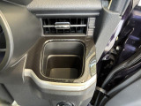 運転席側掘り込み式インパネカップホルダー