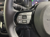 ステアリングにオーディオ操作スイッチが付いています。オーディオ画面に直接タッチしなくても操作が出来ますので、運転に集中できます。