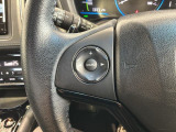ステアリングにオーディオ操作スイッチが付いています。オーディオ画面に直接タッチしなくても操作が出来ますので、運転に集中できます。