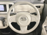 インテリアに合わせたデザインのステアリングは、運転される方のことも考え、運転しやすい形状、大きさです。是非一度、実際に触ってお確かめください。