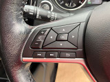 ステアリングスイッチ付きのハンドル!運転に支障をきたすことなくナビ操作が可能です!!