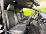 運転席シート廻りは使用感も少なく、良好な状態となっています。前オーナー様が丁寧に使っていたことがよくわかりますね。
