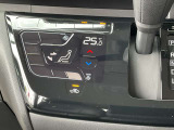 オートエアコン!おおきなアイコンでタッチしやすいパネルです。空調管理はクルマ任せで、運転を楽しみましょ♪