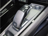 ■8速AT(マニュアルモード付き、パドルシフト可能) ■プラグインハイブリッドシステム ■30kWモーター ■11.8kWhリチウムイオン電池 ■ヒルスタートアシスト