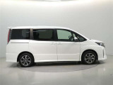 両側パワースライドドア付きだから、狭い駐車スペースなどでの 乗り降りラクラク!小さなお子さまのいるご家庭には嬉しい装備。