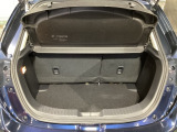 ラゲッジルーム内の凹凸をなくす事でスッキリした広がりを造りだし、荷物がスムーズに出し入れできる気持ちよさ、使い易さを実現!