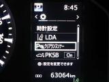 コーナーセンサーを車の前後に装備。障害物までの距離に応じて警告音を変えてお知らせ。縦列駐車時や駐車場・車庫などでの取り回しをサポートします。詳細は販売店スタッフまでおたずねください。
