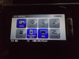 1セグテレビ搭載。DVD・CD再生、SDカード、USB入力、 Bluetoothオーディオに対応しています。