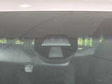 【シティブレーキアクティブシステム】低速走行中に前方の車両等を認識し、衝突しそうな時は警報とブレーキで衝突回避と被害軽減をアシスト。より安全にドライブをお楽しみいただけます。