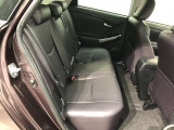【後部座席】も当然、綺麗・清潔に仕上げております。内装の綺麗なお車は気持ちが良いですし、コンディションのいい車が多いです。これもオススメの1台です。