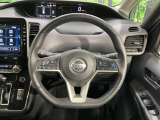 【純正革巻きステアリング】上質な革を使用することで、手にしっかり馴染みとても運転しやすいハンドルです♪