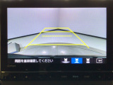 【バックカメラ】運転が苦手な方も車庫入れラクラクです!ギアをリバースに入れれば自動的に切り換わりますので、面倒な操作は不要です♪狭い駐車場もお車を傷つけず安心ですね!