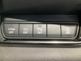 運転席脇のクラスタースイッチ部分にはパーキングセンサー、その他走行系スイッチを集中配置しております。