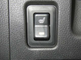 【シートヒーター搭載】シートを温めてくれる暖房機器です!長時間座っていると負担が掛かりやすい背中や腰、または冬場の寒い日に冷えやすい脚部に快適なぬくもりを♪