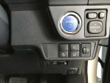 スマートキーを携行していればエンジンの始動やドアの開閉もスマートに☆